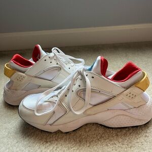 A pair of Nike Huaraches. Womens 9.
